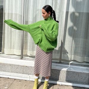 Lisa Says Gah Cece turtleneck sweater in Fern